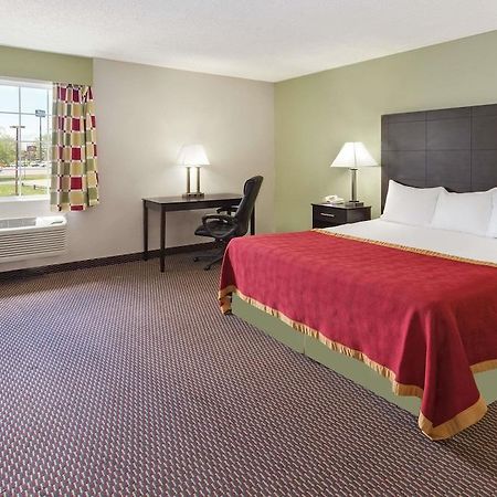 Baymont By Wyndham Beloit Hotel Exterior foto