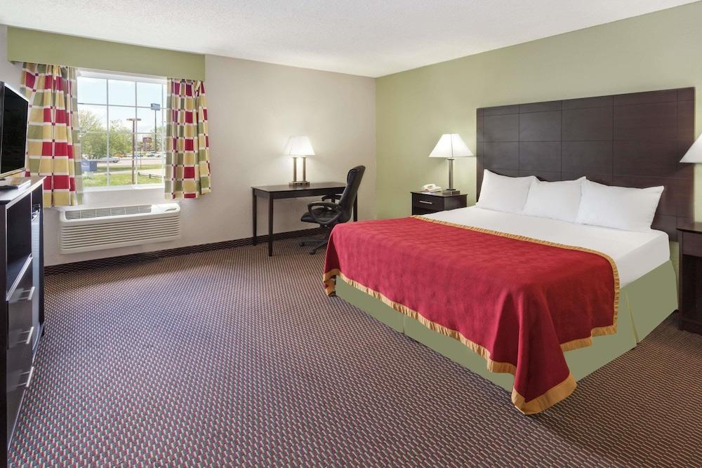 Baymont By Wyndham Beloit Hotel Exterior foto