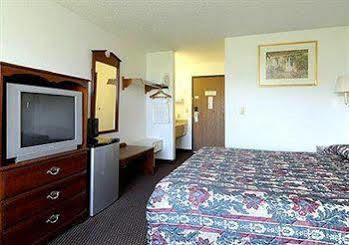 Baymont By Wyndham Beloit Hotel Exterior foto