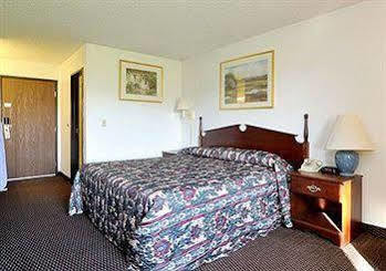 Baymont By Wyndham Beloit Hotel Exterior foto