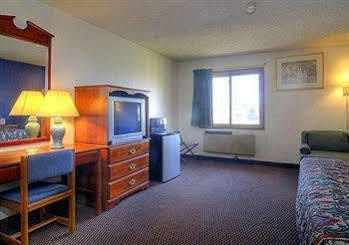 Baymont By Wyndham Beloit Hotel Exterior foto